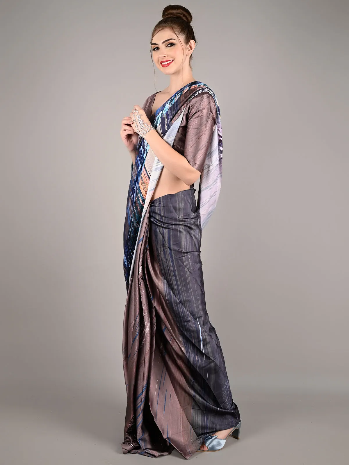 Odette Women Dark Grey Soft Crepe Digital Print Saree With Unstitched Blouse