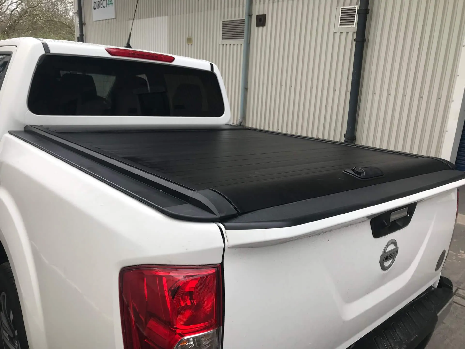 Roll & Lock Style Tonneau Cover for Nissan Navara NP300 15  [Rollbar Compatible]