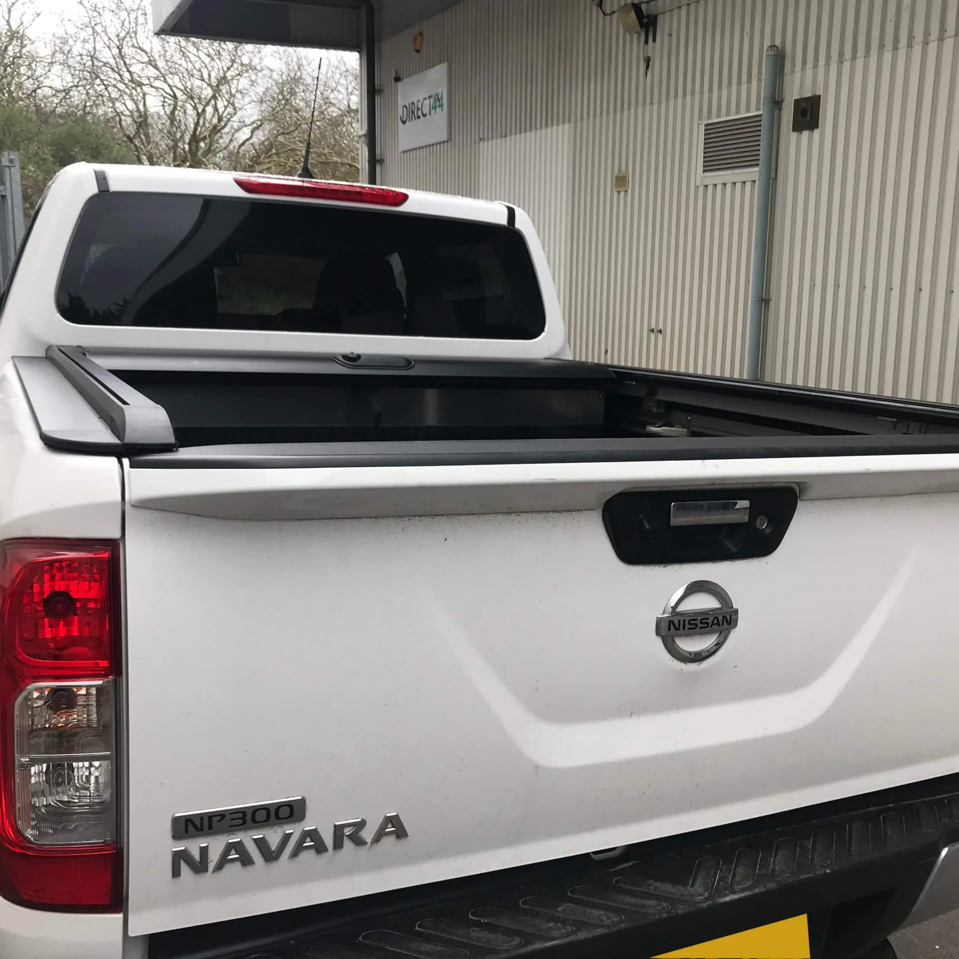 Roll & Lock Style Tonneau Cover for Nissan Navara NP300 15  [Rollbar Compatible]